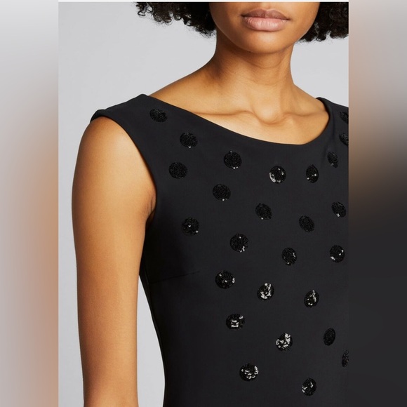 Chiara Boni. Model: Panda Sparkle. Sequin Dot embellished. Sheath silhouette. - Picture 3 of 6